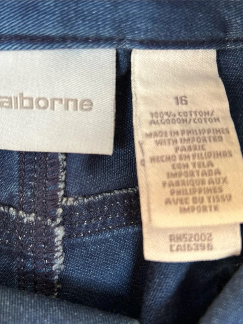 Liz Claiborne Indigo Denim above knee length Skirt, Sz 16. Soft denim,Belt loops